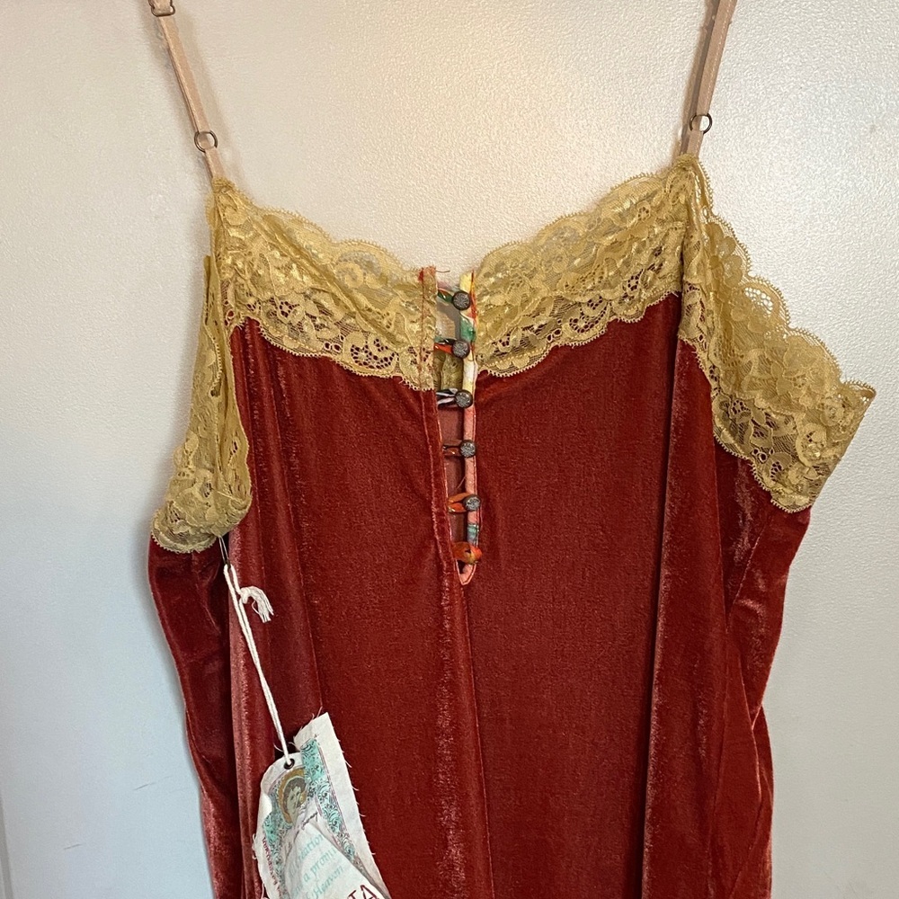 Aratta Red Velvet Slip with Gold Lace - Picture 2 of 6